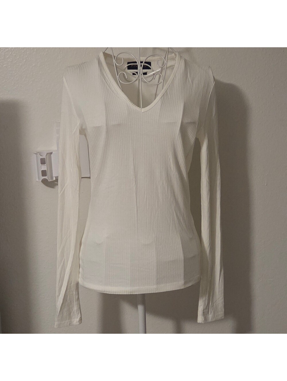 Piombo Women's White Ribbed Long Sleeve V-Neck Top XS